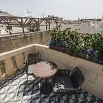 Iz-zebbuga Boutique מלון דירות